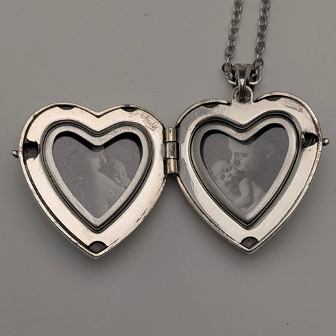 ヴィンテージ シルバープレート製 ハート型ロケットペンダント ネックレス付き